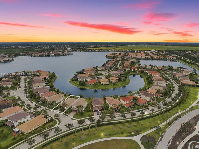 8550 Lakeside Bend, Parkland, FL 33076