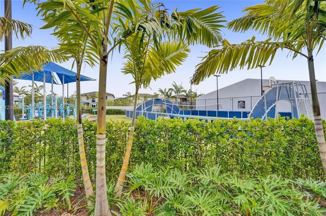 8550 Lakeside Bend, Parkland, FL 33076