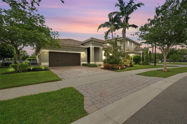 8550 Lakeside Bend, Parkland, FL 33076