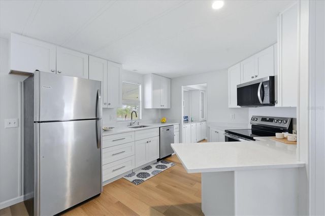 240 VIA DE LUNA, Englewood, FL 34224