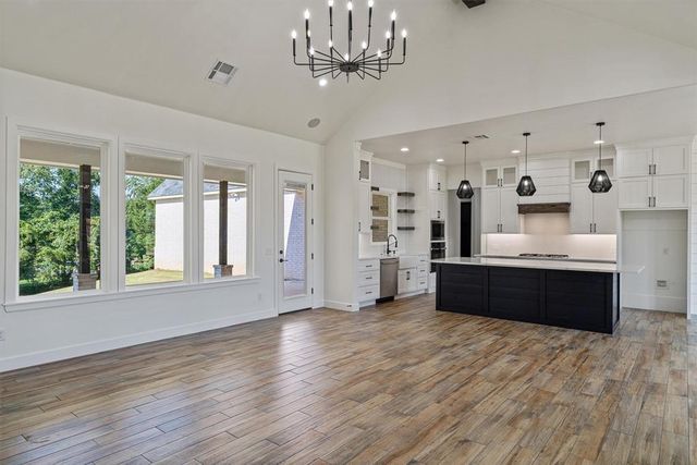 10260 Oakwood Drive, Edmond, OK 73025