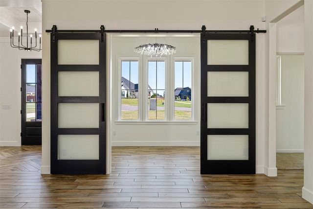 10260 Oakwood Drive, Edmond, OK 73025