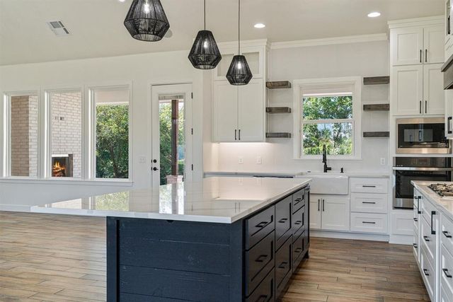 10260 Oakwood Drive, Edmond, OK 73025