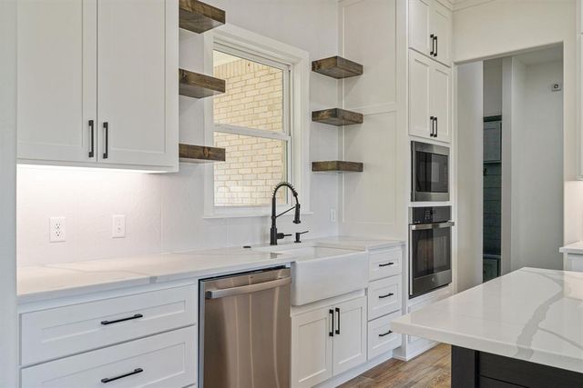 10260 Oakwood Drive, Edmond, OK 73025