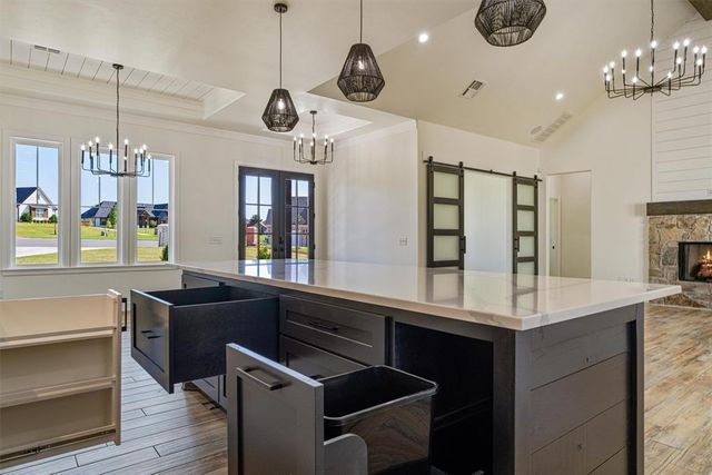 10260 Oakwood Drive, Edmond, OK 73025