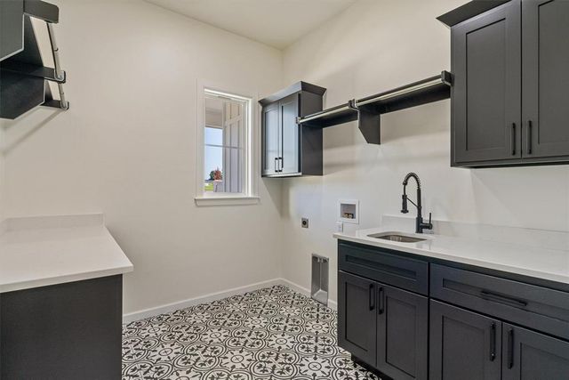 10260 Oakwood Drive, Edmond, OK 73025