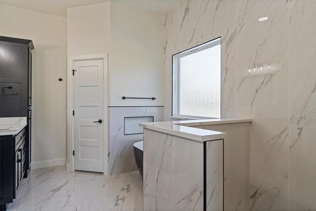 10260 Oakwood Drive, Edmond, OK 73025