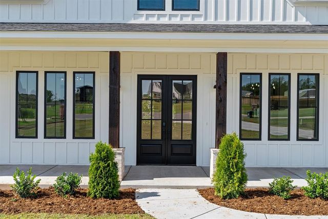 10260 Oakwood Drive, Edmond, OK 73025