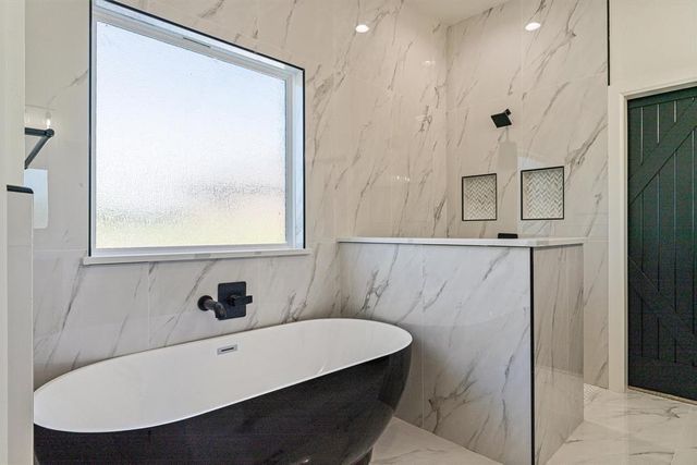 10260 Oakwood Drive, Edmond, OK 73025