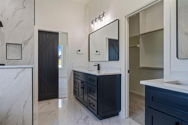 10260 Oakwood Drive, Edmond, OK 73025