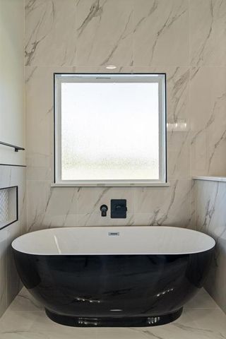 10260 Oakwood Drive, Edmond, OK 73025