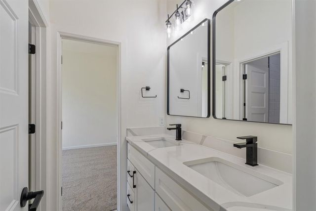 10260 Oakwood Drive, Edmond, OK 73025