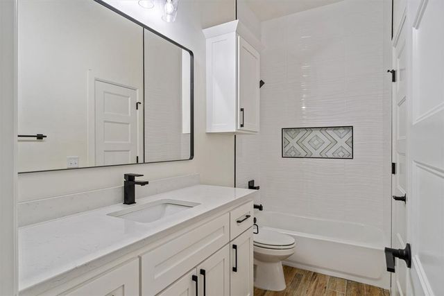 10260 Oakwood Drive, Edmond, OK 73025