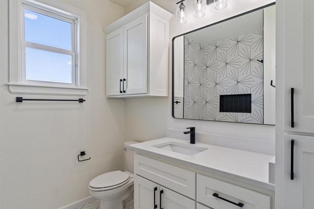 10260 Oakwood Drive, Edmond, OK 73025