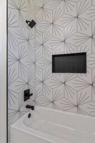 10260 Oakwood Drive, Edmond, OK 73025