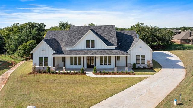 10260 Oakwood Drive, Edmond, OK 73025