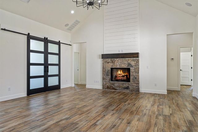 10260 Oakwood Drive, Edmond, OK 73025