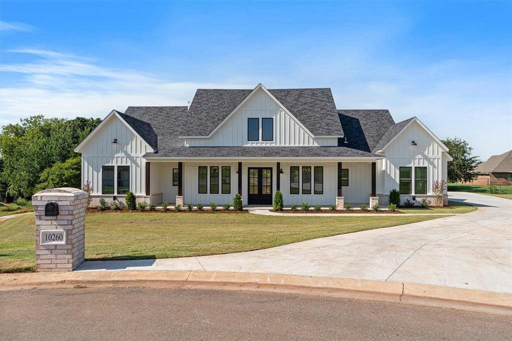 10260 Oakwood Drive, Edmond, OK 73025