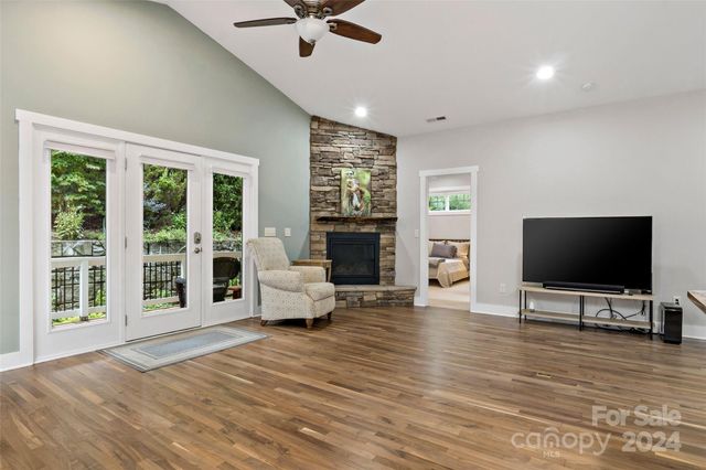 4 Nectar Way, Swannanoa, NC 28778