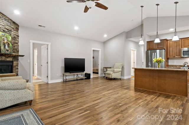 4 Nectar Way, Swannanoa, NC 28778