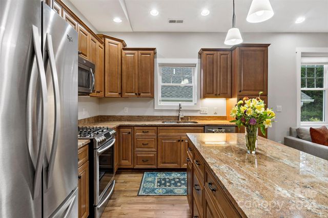 4 Nectar Way, Swannanoa, NC 28778