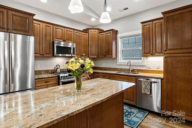 4 Nectar Way, Swannanoa, NC 28778