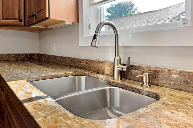 4 Nectar Way, Swannanoa, NC 28778