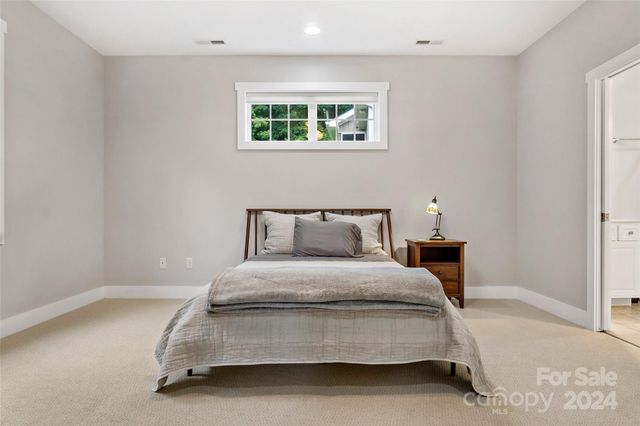 4 Nectar Way, Swannanoa, NC 28778