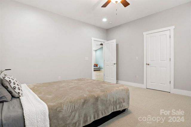 4 Nectar Way, Swannanoa, NC 28778