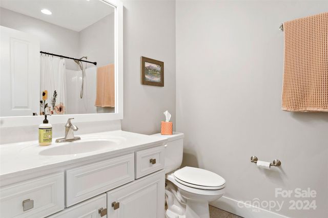 4 Nectar Way, Swannanoa, NC 28778