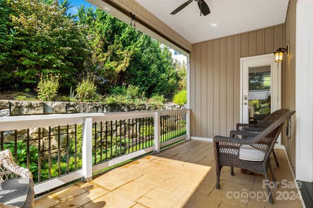 4 Nectar Way, Swannanoa, NC 28778