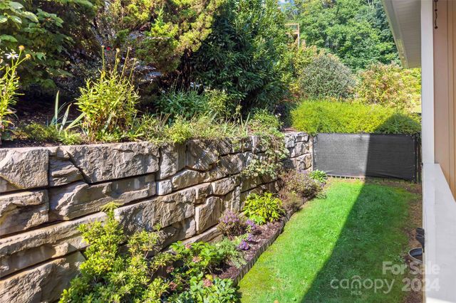 4 Nectar Way, Swannanoa, NC 28778