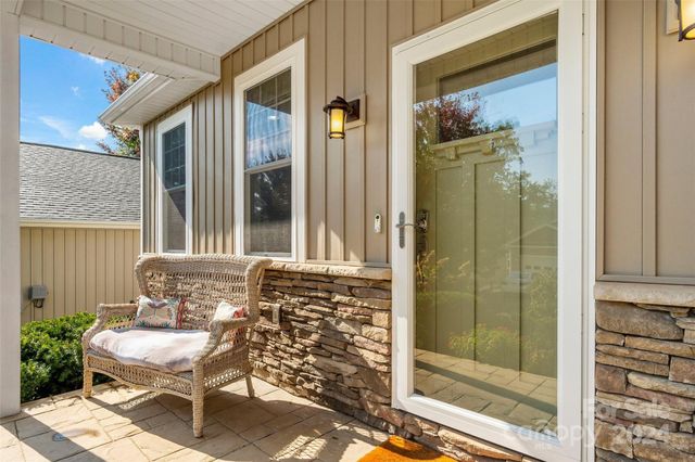 4 Nectar Way, Swannanoa, NC 28778