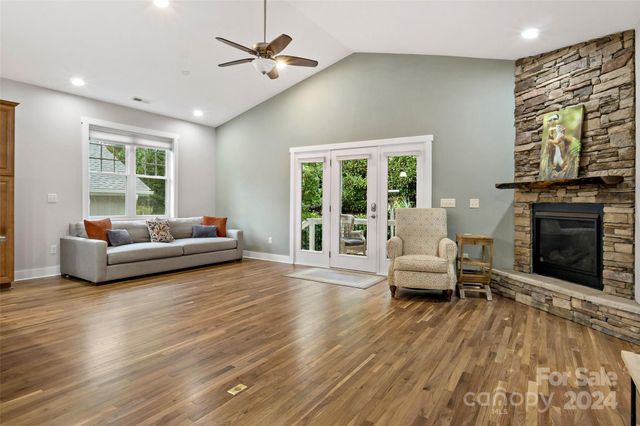 4 Nectar Way, Swannanoa, NC 28778