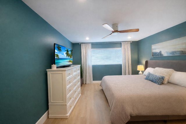 6 Colonial Club Drive 200, Boynton Beach, FL 33435