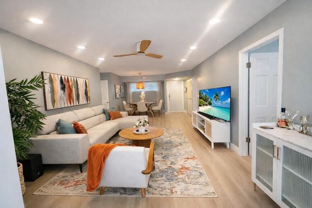 6 Colonial Club Drive 200, Boynton Beach, FL 33435