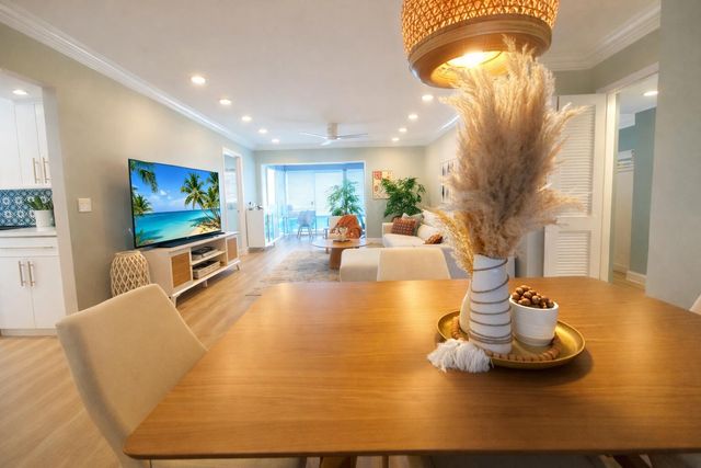 6 Colonial Club Drive 200, Boynton Beach, FL 33435