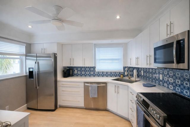 6 Colonial Club Drive 200, Boynton Beach, FL 33435