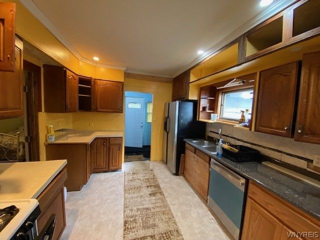 6474 Hamilton Drive, Evans, NY 14047