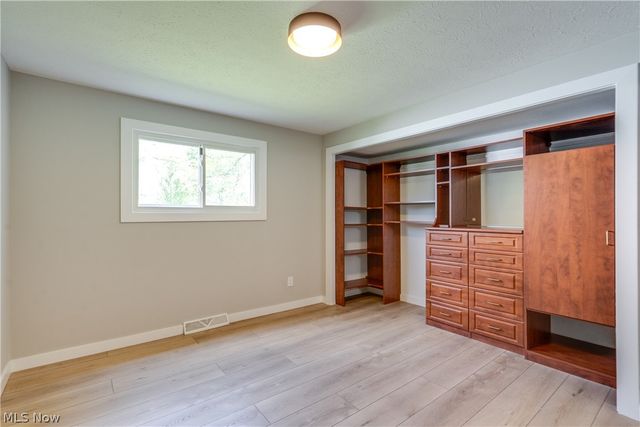 6366 Dunfield Drive, Mayfield Heights, OH 44143