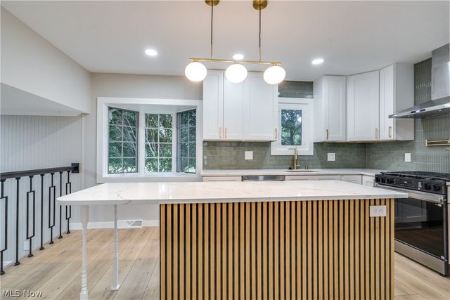 6366 Dunfield Drive, Mayfield Heights, OH 44143
