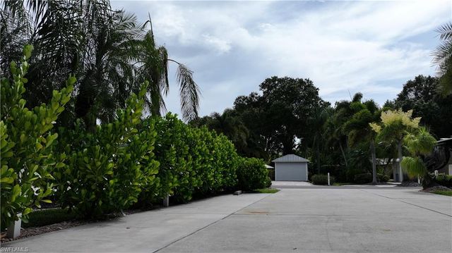 10070 Parkwood DR, Fort Myers, FL 33905