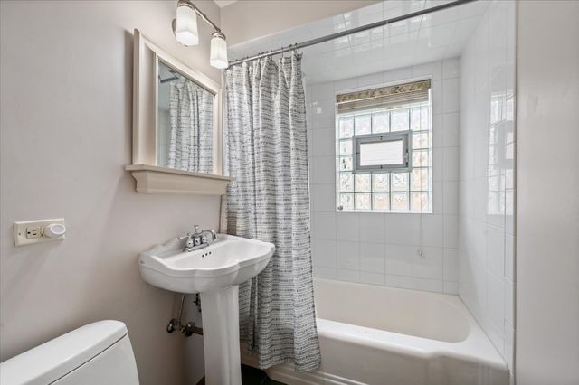 7259 N Odell Avenue, Chicago, IL 60631