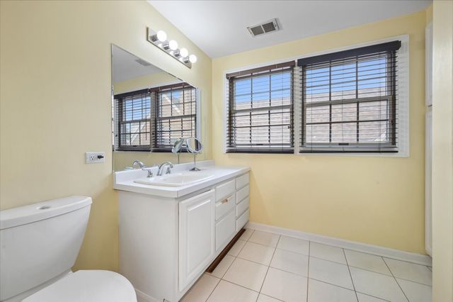 7259 N Odell Avenue, Chicago, IL 60631