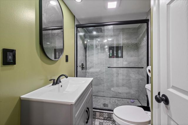 7259 N Odell Avenue, Chicago, IL 60631