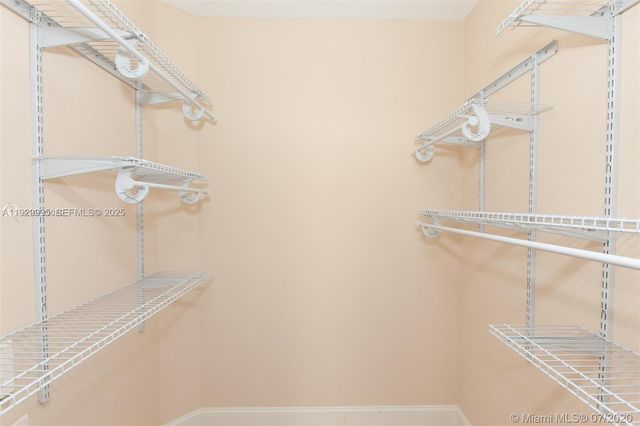 3001 NE 185th St 118, Aventura, FL 33180