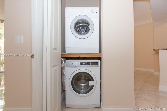 3001 NE 185th St 118, Aventura, FL 33180