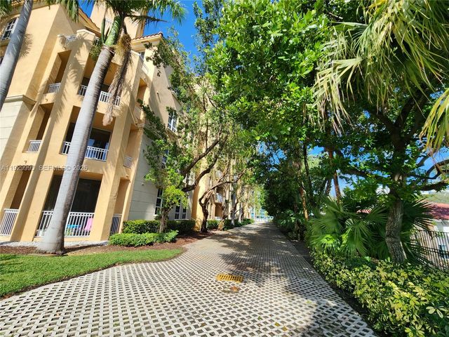 3001 NE 185th St 118, Aventura, FL 33180