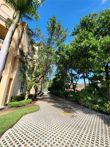 3001 NE 185th St 118, Aventura, FL 33180