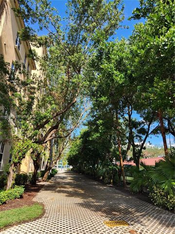 3001 NE 185th St 118, Aventura, FL 33180